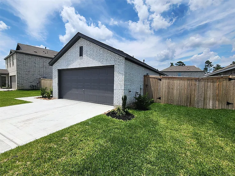 929 Capracotta Dr — Photo 4