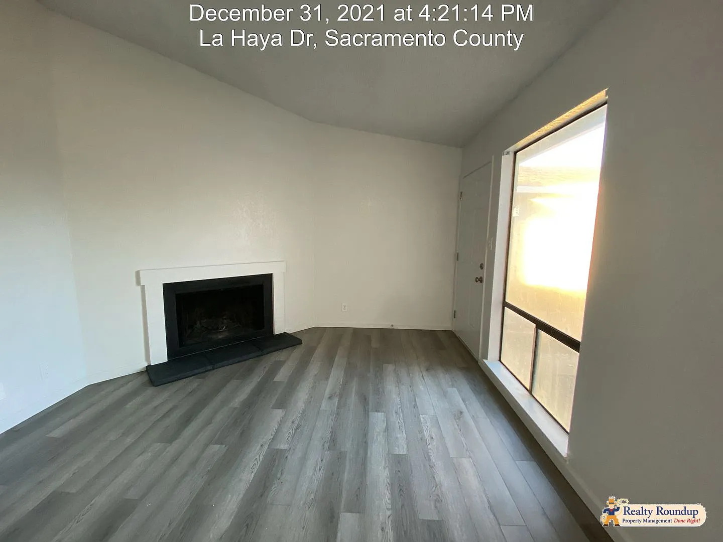 Renovated Two Bedroom, Two Bathroom Duplex with No Carpet — Photo 4