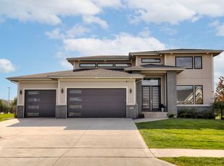 16202 Goodman Dr, Urbandale, IA 50323