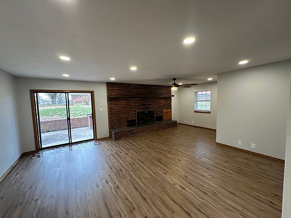 3rd image of 101 Dogwood Cir