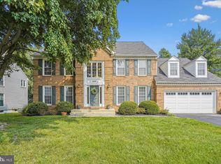 809 Autumn Breeze Ct, Herndon, VA 20170
