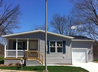 1147 Country Club Rd, Elgin, IL 60123