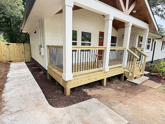 2nd image of 3491 Maplehurst Dr