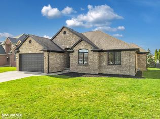 45431 Pentwater Dr, Macomb, MI 48044