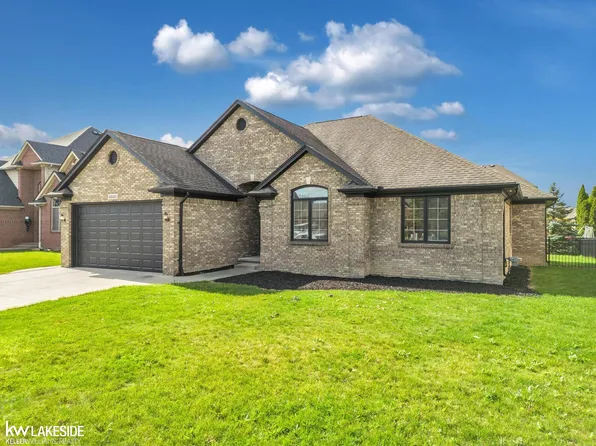 45431 Pentwater Dr, Macomb, MI 48044