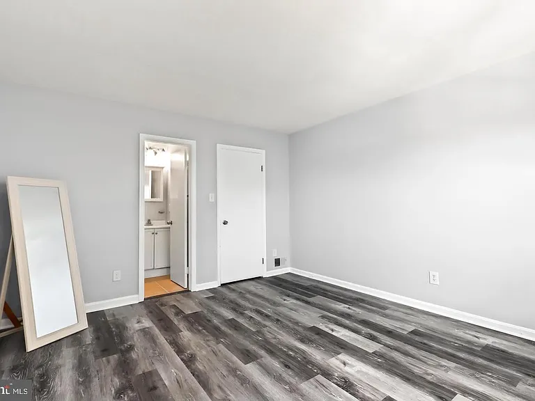 9904 Hagel Cir — Photo 16