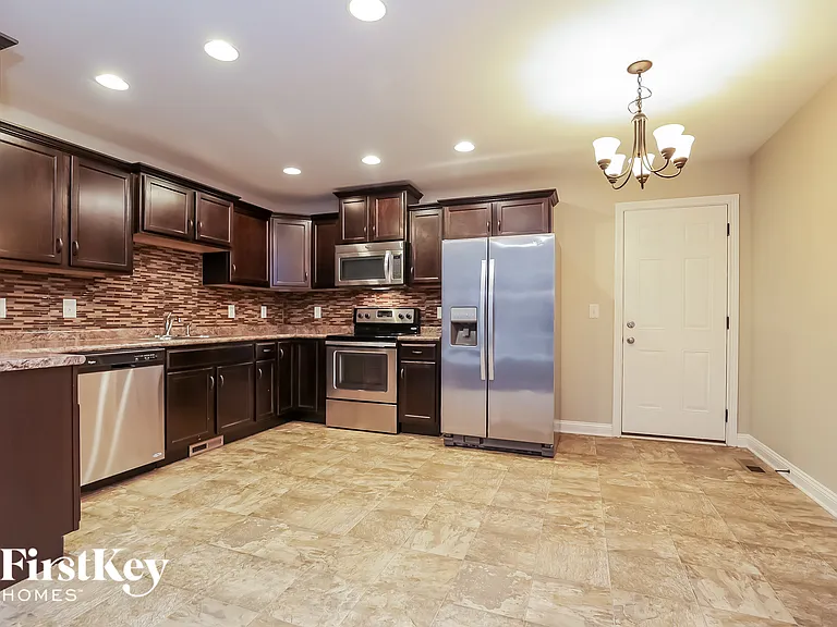 525 Magnolia Dr — Photo 5