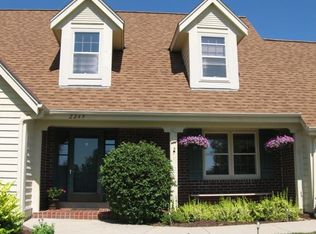2249 Stony Ridge Dr, Waukesha, WI 53189