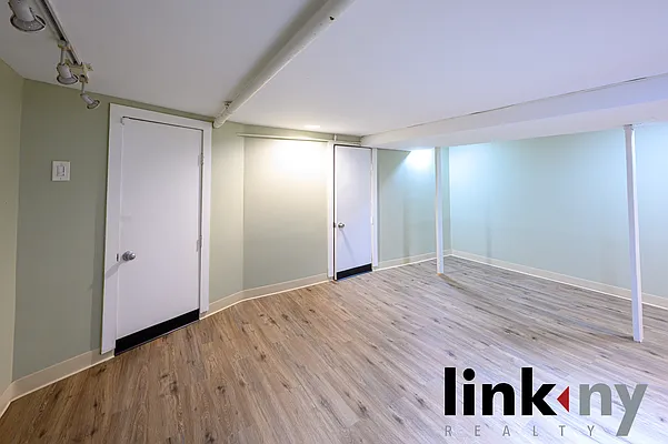 Rented by Link NY Realty | media 9