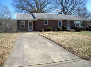 253 8th St SW, Hickory, NC 28602