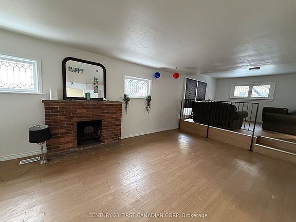 3rd image of 14 Craig St