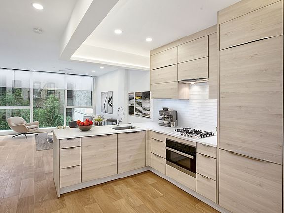3rd image of 310 W 114th St #4