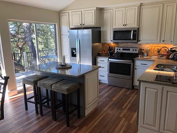 5th image of 25203 Lakeview Dr