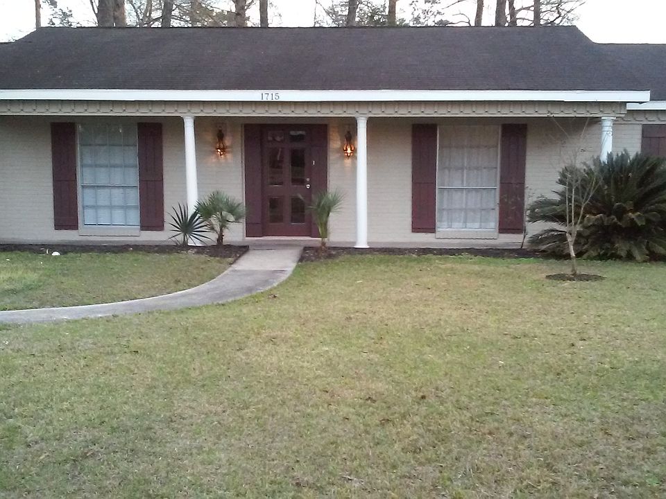 1st image of 1715 Woodland Dr