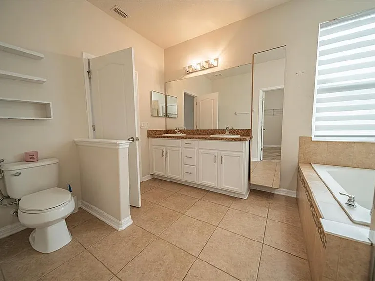 2592 Isabela Ter — Photo 10