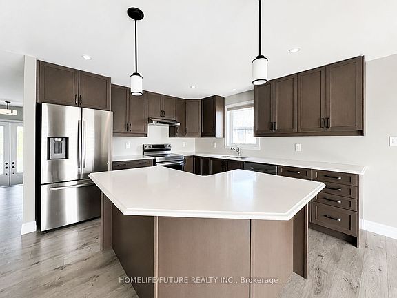 4th image of 41 Cattail Cres