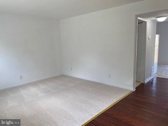 5th image of 362 Pool Dr