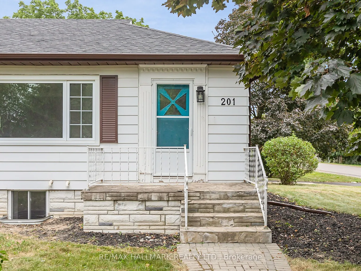 3 bed, $2,950 — Photo 2
