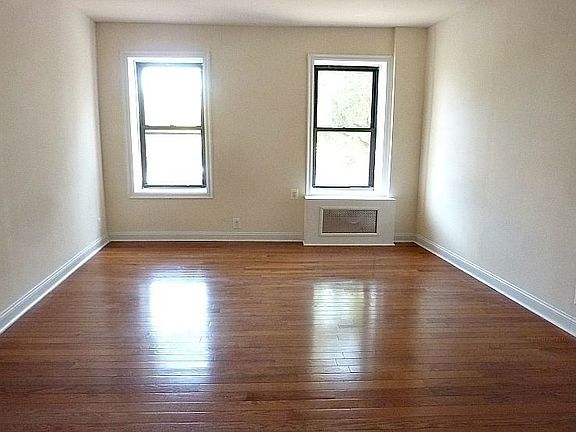 2nd image of 1035 Washington Ave APT 3S