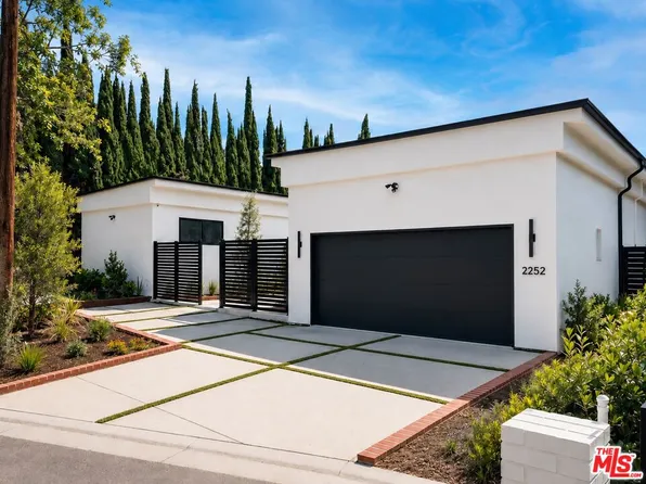 2252 Gloaming Way, Beverly Hills, CA 90210