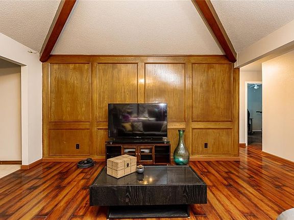 4th image of 405 Kelley Ct