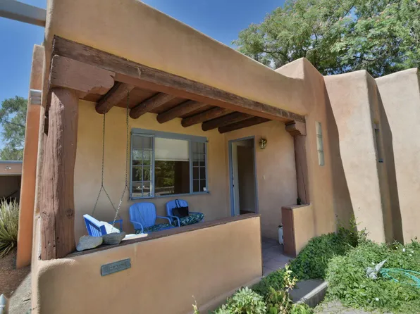 1012 Orchard Pl NW, Albuquerque, NM 87102