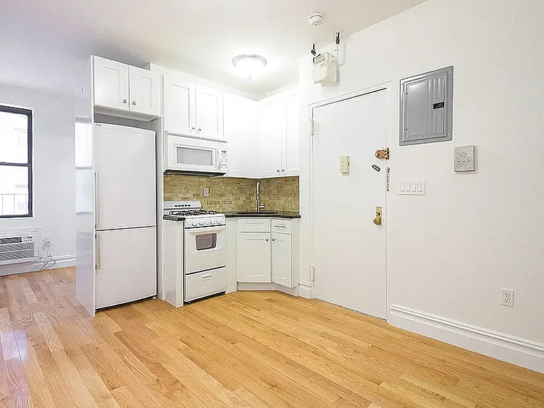 325 E 78th St #3C — Photo 4