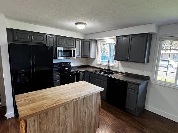 3rd image of 33691 NE Karen Pl