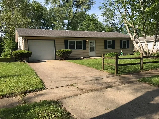 1604 Comanche Dr photo 1
