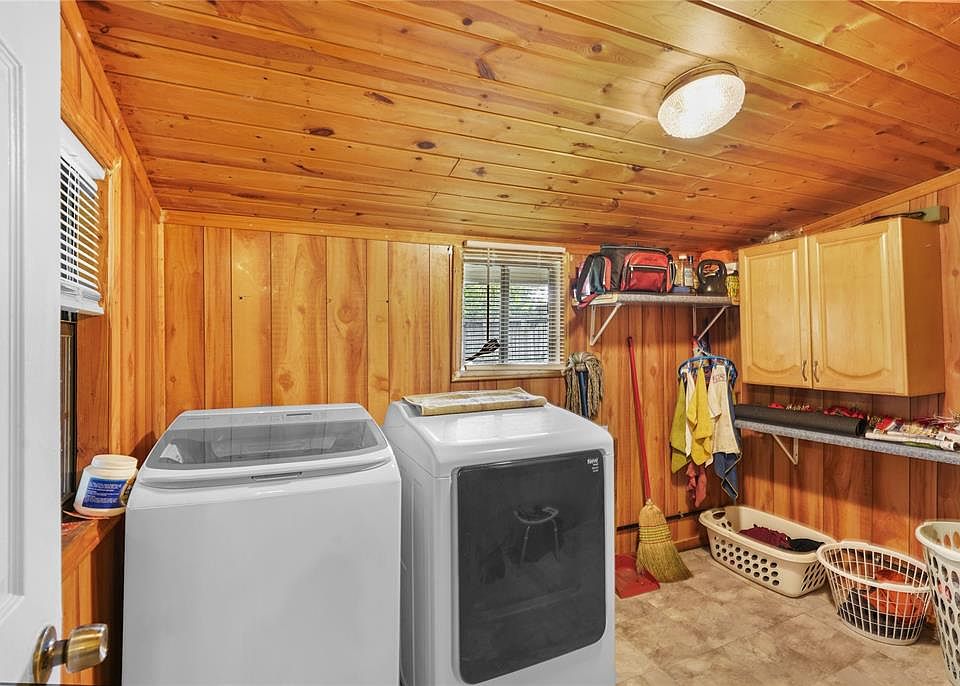 1st image of 703 Heron Ln