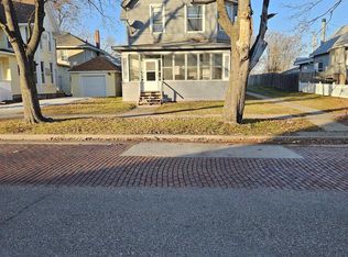556 9th Ave S, Clinton, IA 52732