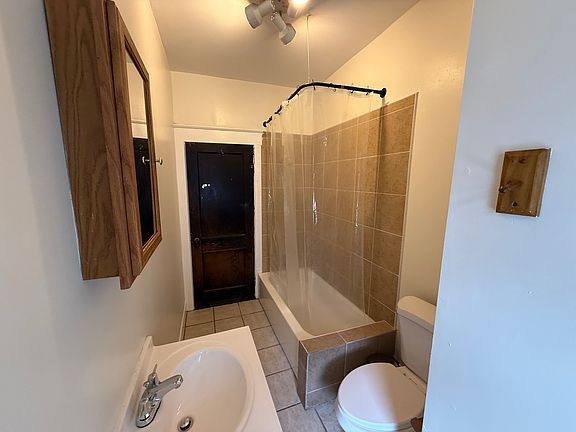 2nd image of 724 Ash Ave #2