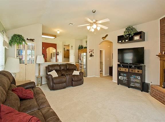 3rd image of 2841 Stoney Hollow Ln