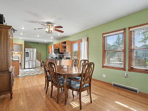5th image of 749 Edith St