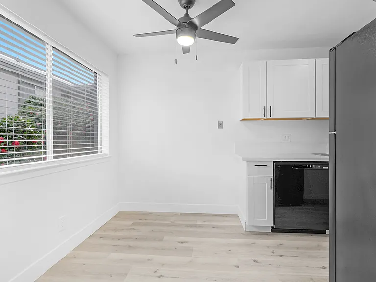 Shelfield Apartments — Photo 37