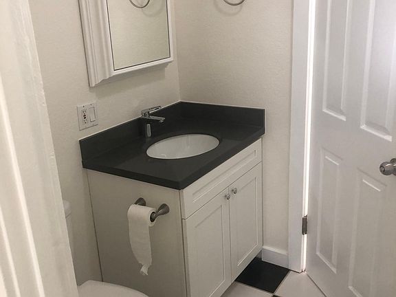 5th image of 1108 Palm Dr APT 2