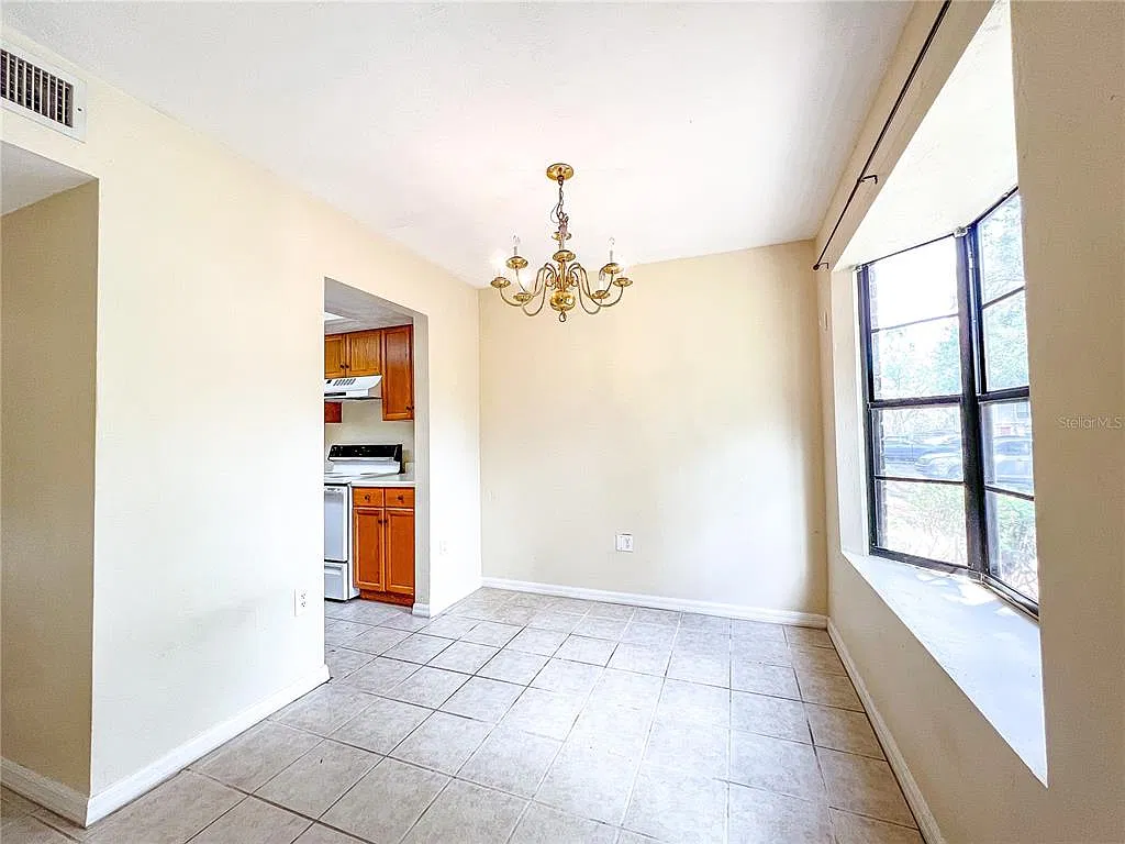 2 bed, 2.5 bath, 1008 sqft, $1,325 — Photo 2