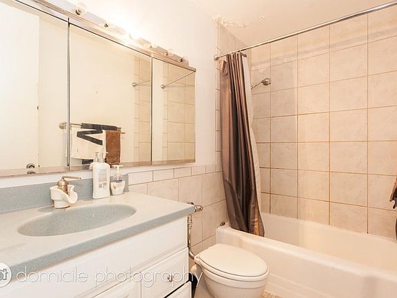 3rd image of 535 N Michigan Ave Lbby 4