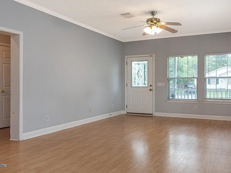 3237 Mayflower St S — Photo 6