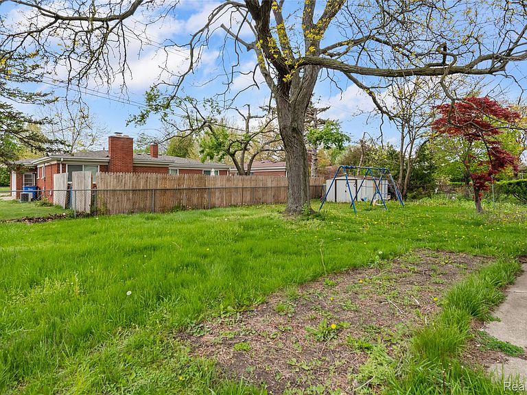 Listing photo 5