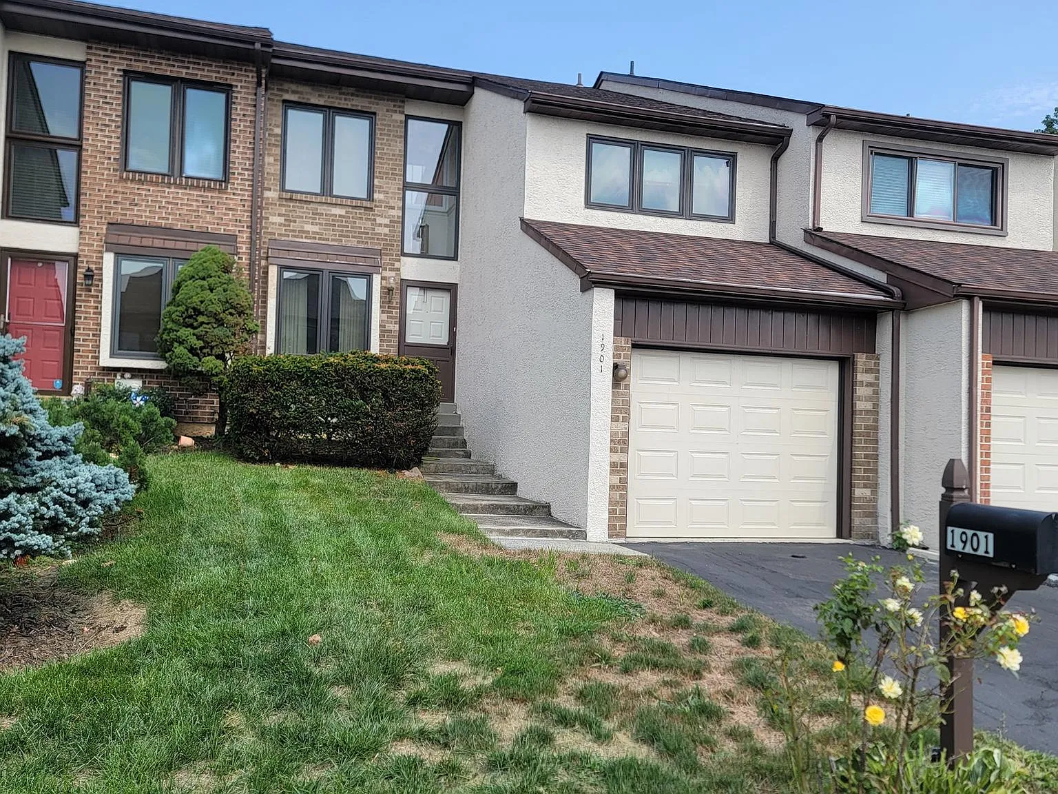 3 bed, 4.0 bath, 2224 sqft, $2,800 — Photo 3