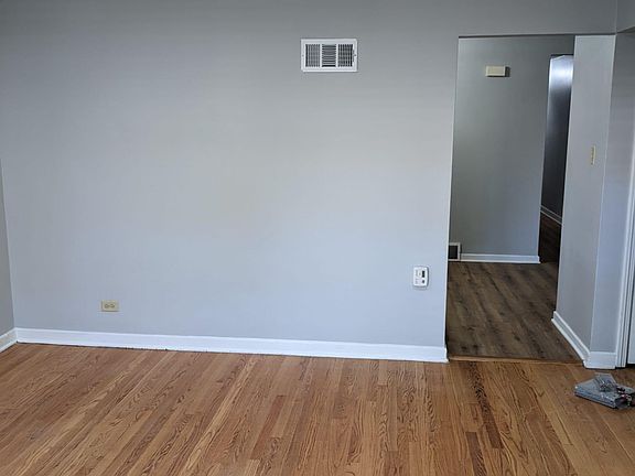 3rd image of 8956 Lamon Ave