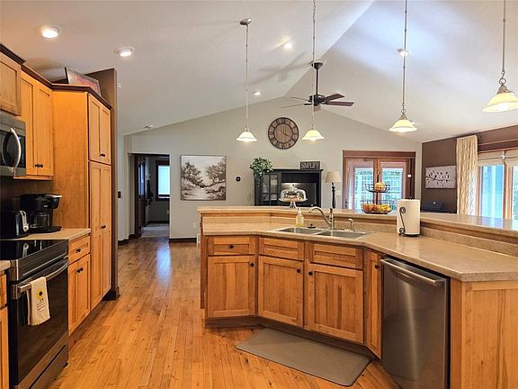 5th image of 910 Scharbillig Court