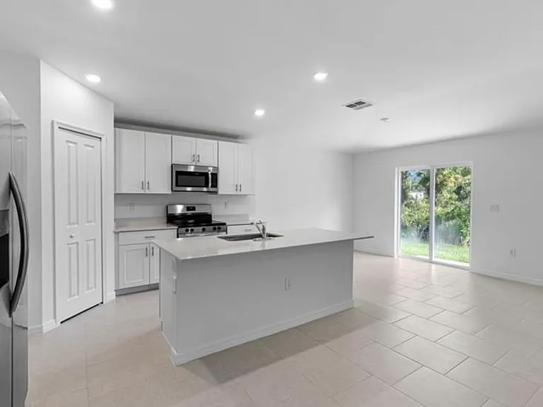 334 Pinehurst Ave — Photo 12