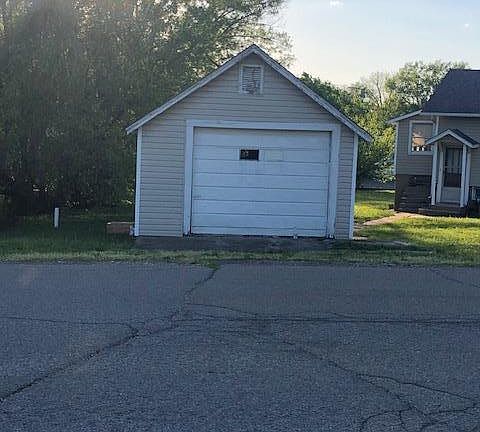 3rd image of 300 6th St