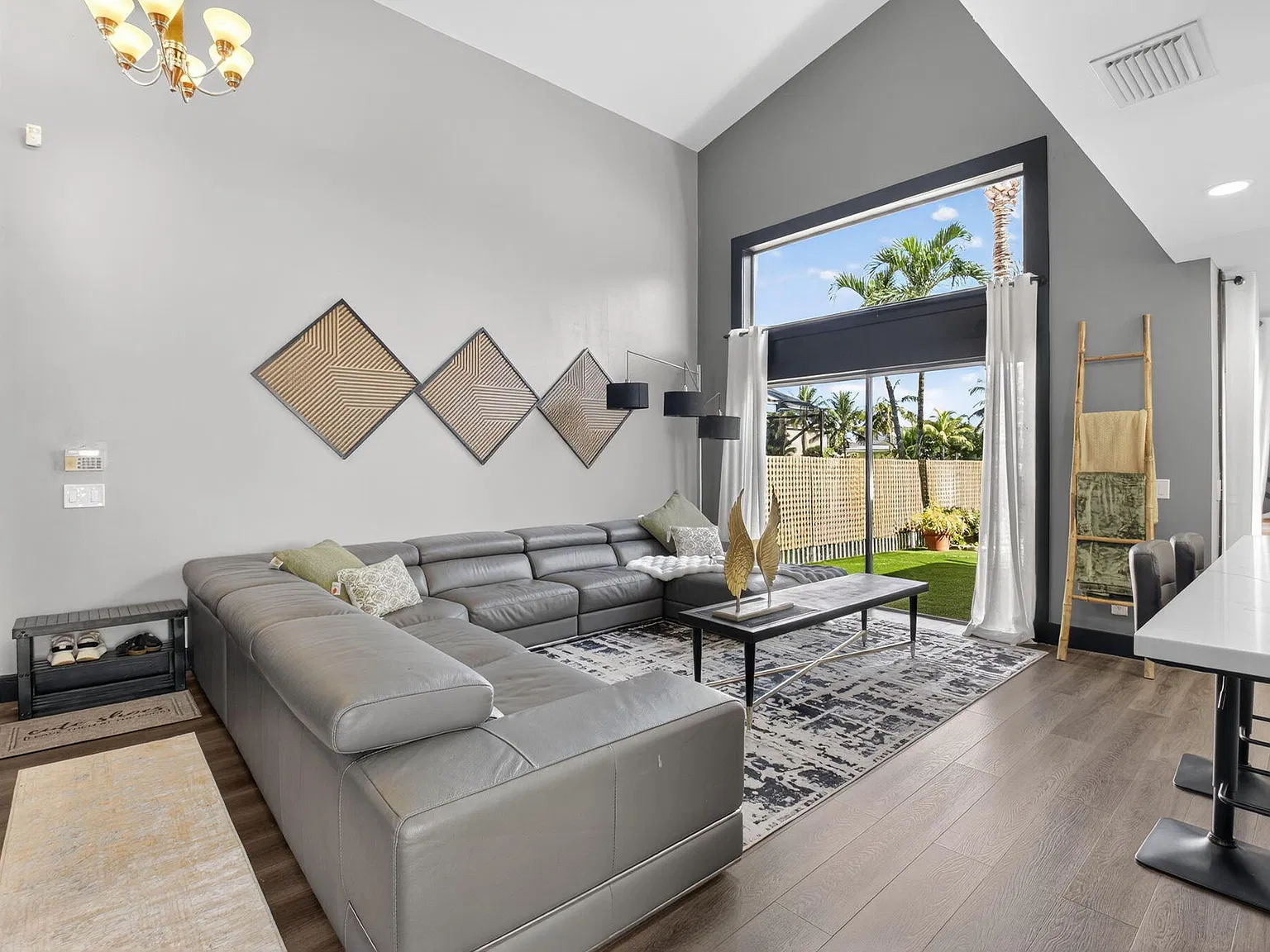 3 bed, 2.5 bath, 2075 sqft, $4,500 — Photo 4