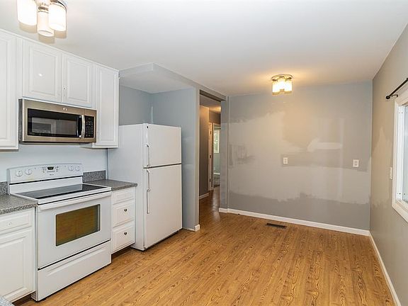 5th image of 63 Tecumseh Dr