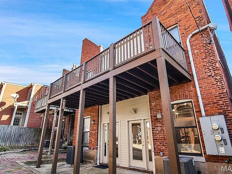 3 bed, 1.5 bath, 2440 sqft, $1,999 — Photo 3