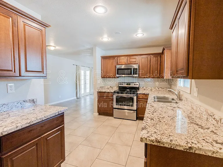 1620 S Hardy Dr — Photo 10