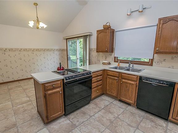 3rd image of 2982 Creekview Ln